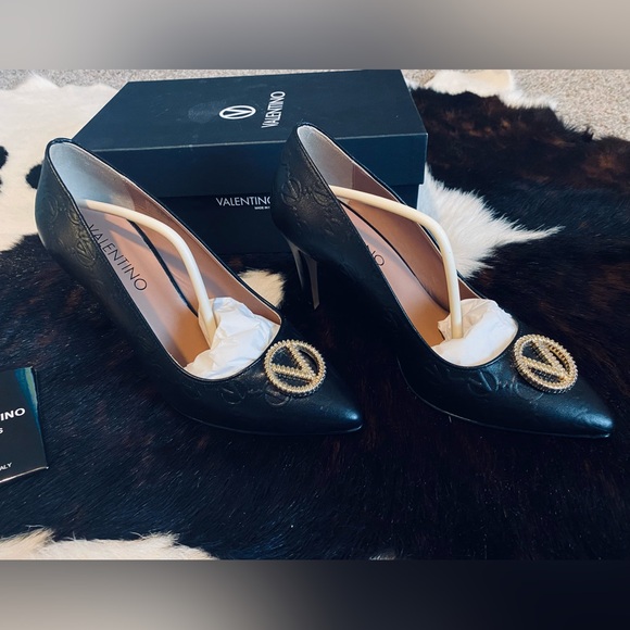 Brand NEW beautiful black Valentino heels. Size 8 purchased from Saks Fifth Ave - Picture 2 of 13